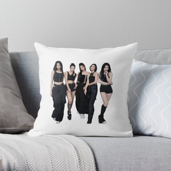 Itzy Throw Pillow