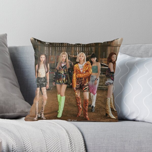 ITZY Not Shy Fans Everywhere, gift for girlfriend or boyfriend Throw Pillow RB1201 product Offical itzy Merch