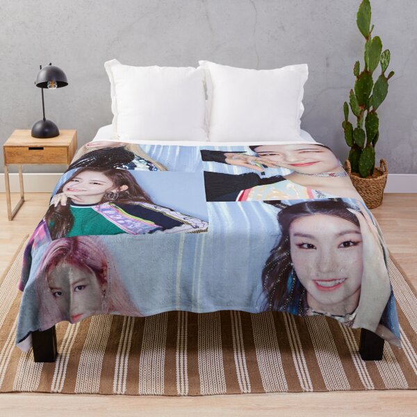 Itzy Throw Blanket RB1201 product Offical itzy Merch
