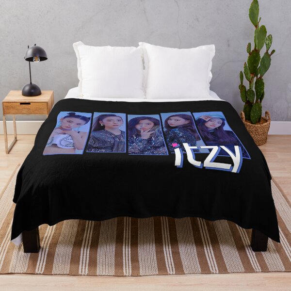 ITZY Throw Blanket RB1201 product Offical itzy Merch