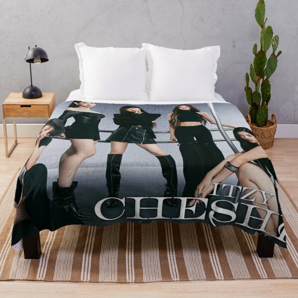 ITZY - Cheshire Throw Blanket RB1201 product Offical itzy Merch