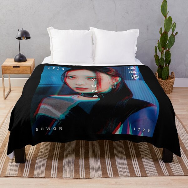 ITZY Yuna Voltage Era Throw Blanket RB1201 product Offical itzy Merch